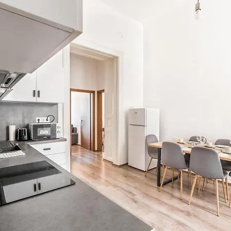Lovely Urban Retreat - Апартаменты *