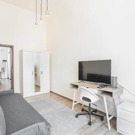 Апартаменты Lovely Urban Retreat - *