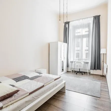 Apartment Lovely Urban Retreat -