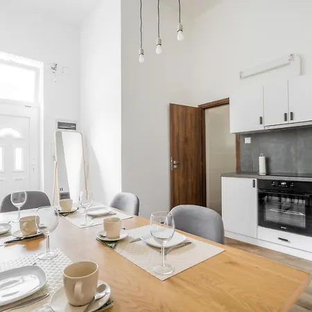 Apartment Lovely Urban Retreat -